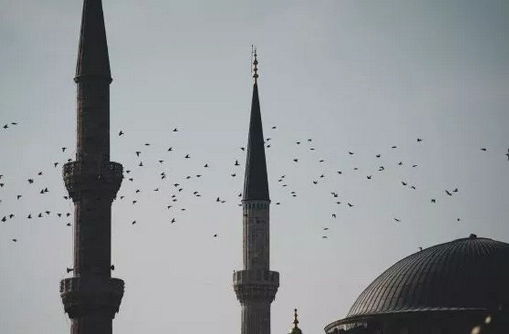 HUKUM AZAN DAN IQAMAH UNTUK ORANG YANG SALAT SENDIRI